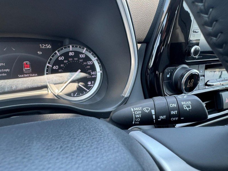 Used 2022 Toyota Highlander XLE AWD/4WD image 21