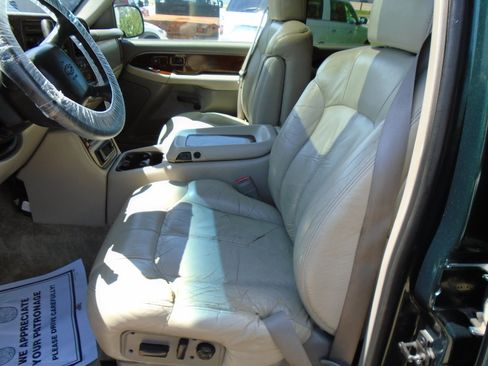 Used 2001 Chevrolet Suburban 2500 LT w/ LT Preferred Equipment Group AWD/4WD image 9