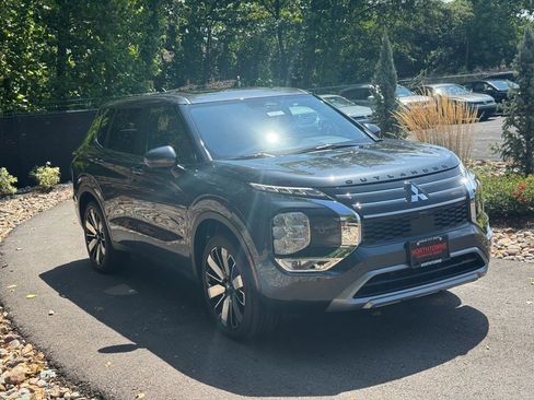 New 2025 Mitsubishi Outlander SE image 7