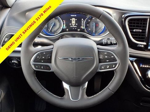 New 2026 Chrysler Pacifica Select image 10