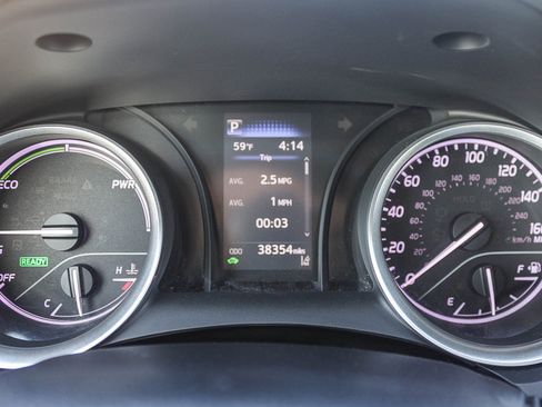 Used 2021 Toyota Camry LE image 24