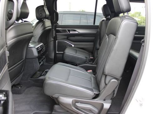 Used 2025 Jeep Wagoneer Series II w/ Premium Group I AWD/4WD image 38