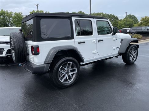 Used 2024 Jeep Wrangler Unlimited w/ Convenience Group AWD/4WD image 11