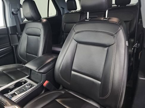 Used 2023 Ford Explorer XLT w/ Equipment Group 202A AWD/4WD image 24