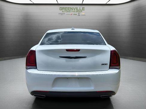 Used 2023 Chrysler 300 Touring w/ Sport Appearance Package RWD image 4