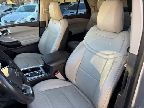 Used 2020 Ford Explorer Platinum w/ Premium Technology Package image 8