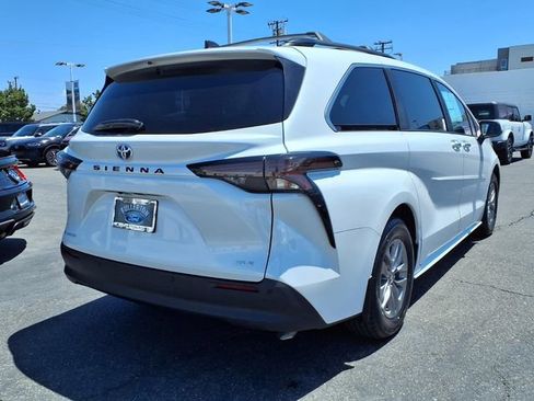 Used 2025 Toyota Sienna XLE w/ XLE Plus Package AWD/4WD image 18