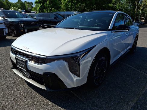 New 2026 Kia K4 GT-Line Turbo w/ GT-Line Premium Package FWD image 3