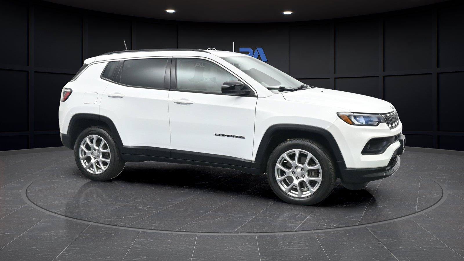 Used 2023 Jeep Compass Latitude AWD/4WD image 29