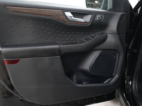 Used 2020 Ford Escape Titanium AWD/4WD image 19