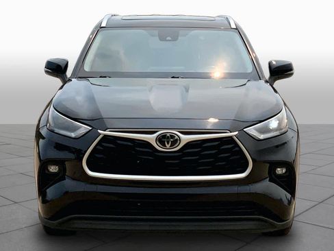 Used 2021 Toyota Highlander XLE FWD image 4