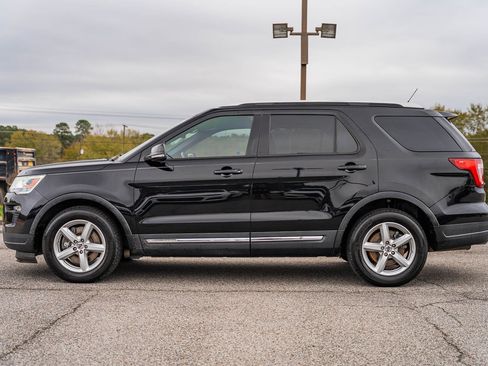 Certified 2018 Ford Explorer XLT w/ Equipment Group 202A image 4