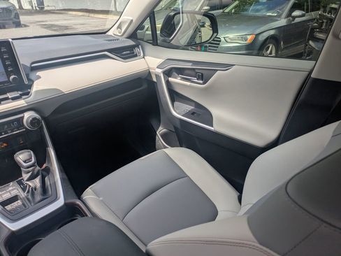 Used 2020 Toyota RAV4 Limited FWD image 55