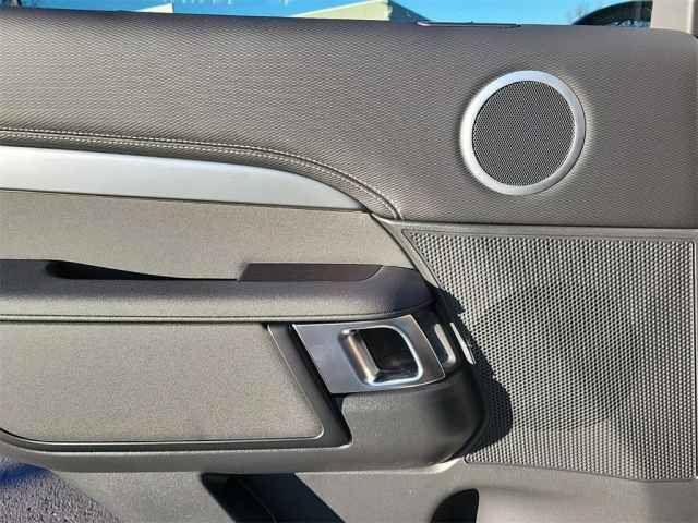 New 2025 Land Rover Discovery Dynamic SE AWD/4WD image 17