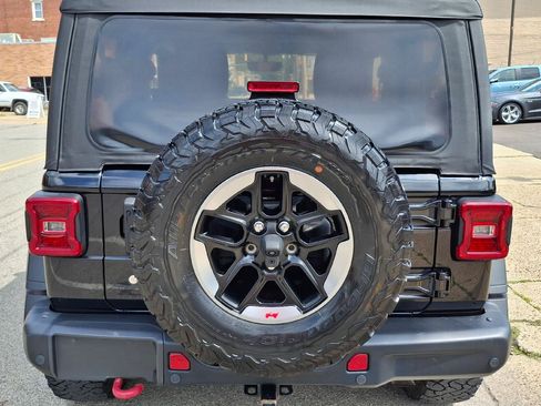 Used 2018 Jeep Wrangler Rubicon AWD/4WD image 5