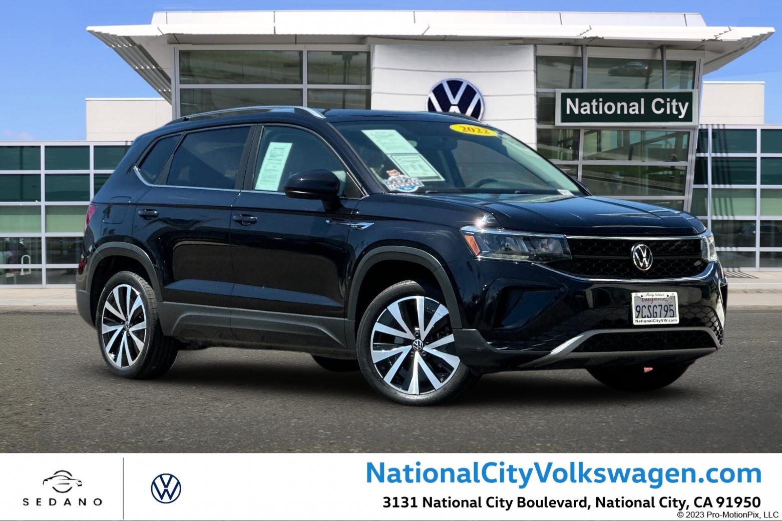 Used 2022 Volkswagen Taos SE FWD image 1