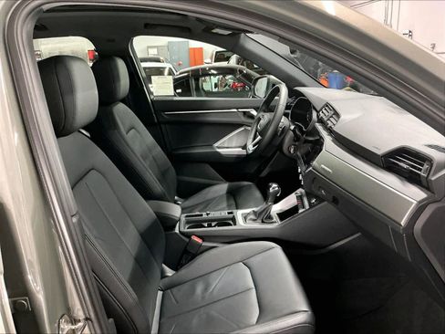 Certified 2025 Audi Q3 2.0T Premium image 9