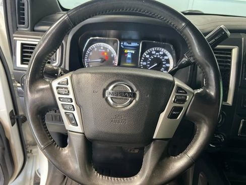 Used 2018 Nissan Titan SV w/ SV Convenience Package image 9