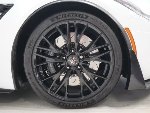 Used 2016 Chevrolet Corvette Z06 w/ 3LZ Preferred Equipment Group image 10