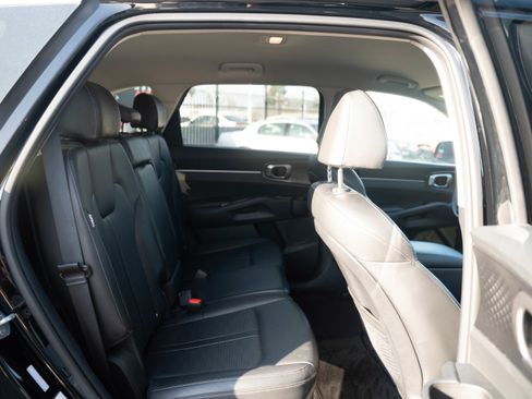 Used 2024 Kia Sorento S image 32