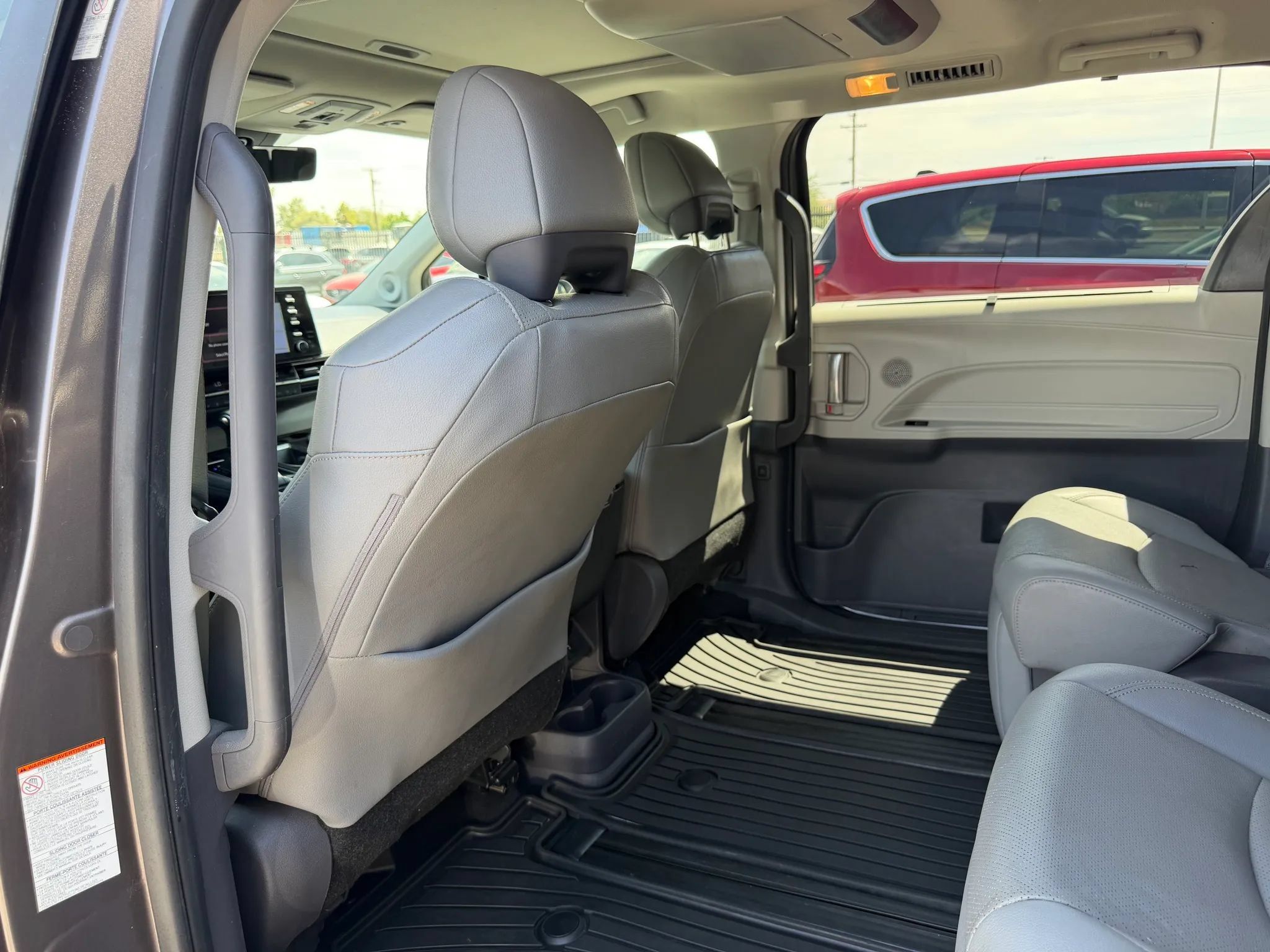 Used 2021 Toyota Sienna Limited FWD image 17
