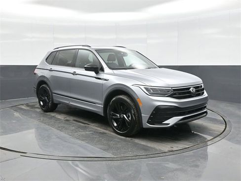 Used 2024 Volkswagen Tiguan SE R-Line image 1