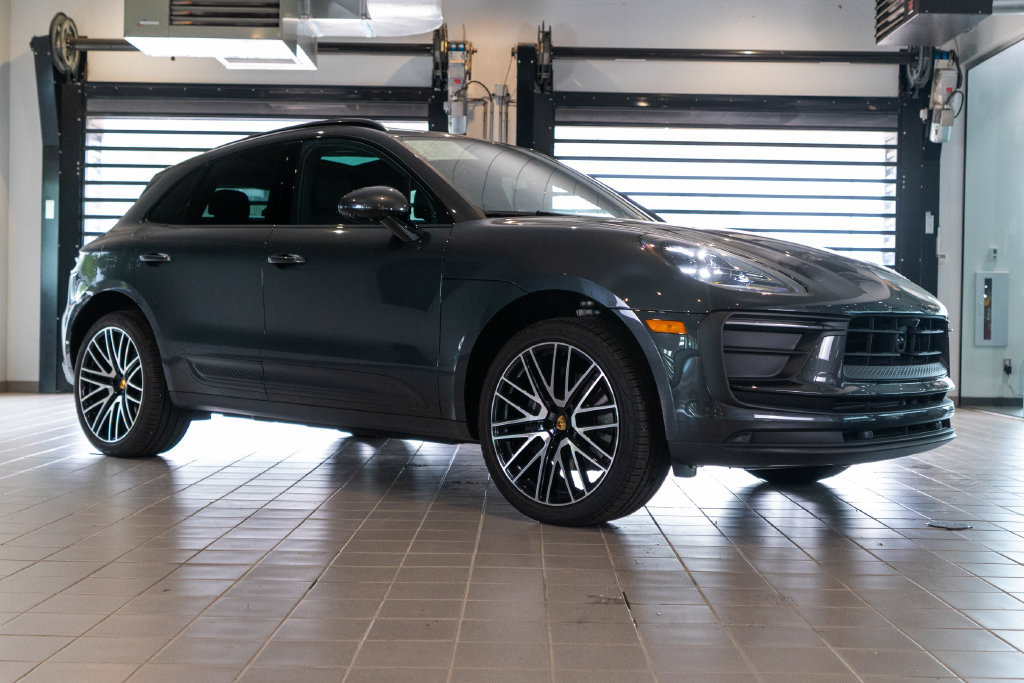 Certified 2026 Porsche Macan AWD/4WD image 7