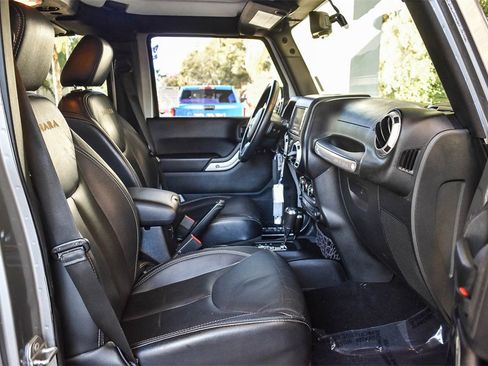 Used 2015 Jeep Wrangler Unlimited Sahara image 16
