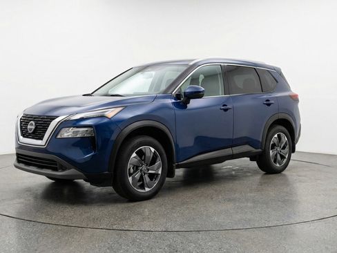 Used 2025 Nissan Rogue SV image 3