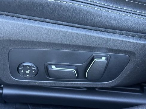 New 2026 BMW 330i Sedan w/ M Sport Package image 18