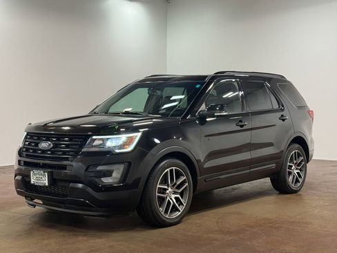 Used 2017 Ford Explorer Sport w/ Equipment Group 401A AWD/4WD image 27