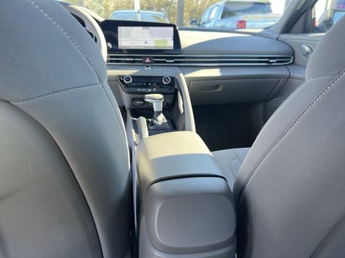 Used 2024 Hyundai Elantra SEL image 31