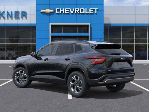 New 2025 Chevrolet Trax LT w/ Driver Confidence Package FWD image 3
