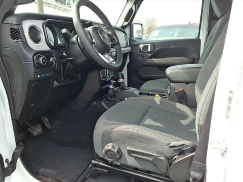 Certified 2025 Jeep Wrangler Unlimited Sahara image 13