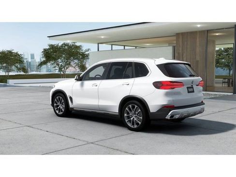 New 2026 BMW X5 xDrive40i w/ Premium Package AWD/4WD image 2