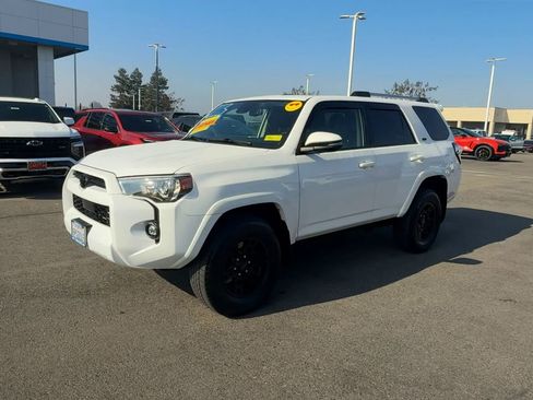 Used 2023 Toyota 4Runner SR5 Premium image 3