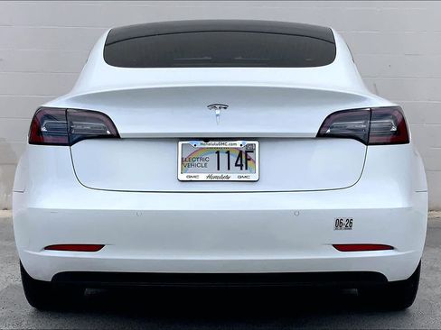 Used 2020 Tesla Model 3 Standard Range Plus RWD image 5