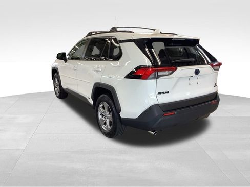 Used 2022 Toyota RAV4 LE AWD/4WD image 3
