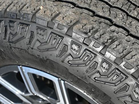 Used 2023 Chevrolet Colorado Z71 w/ Advanced Trailering Package image 27