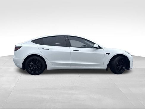 Used 2023 Tesla Model 3 Standard Range image 9