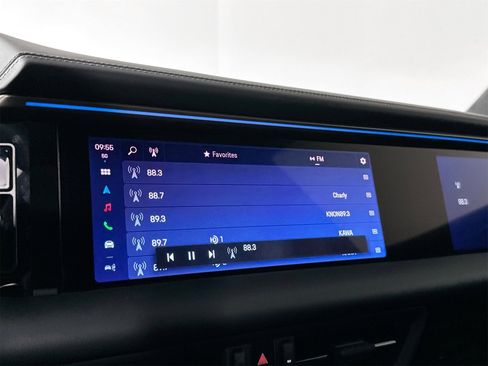 Certified 2025 Porsche Macan Turbo Electric image 21