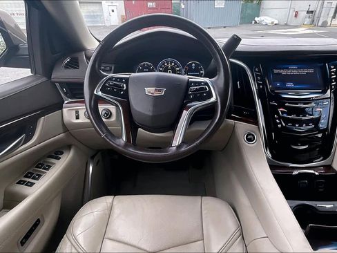 Used 2015 Cadillac Escalade ESV Luxury AWD/4WD image 5