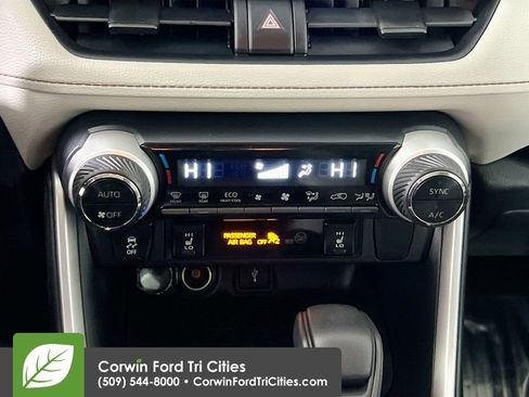 Used 2020 Toyota RAV4 XLE w/ Convenience Package image 9