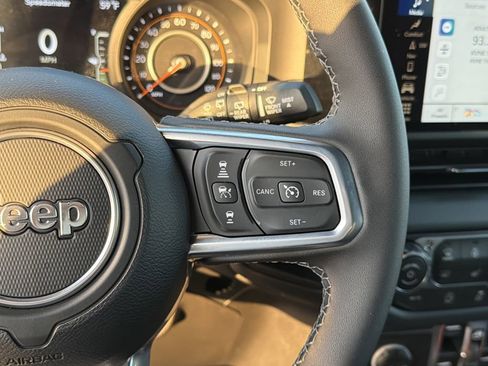 Used 2026 Jeep Wrangler Sahara image 27