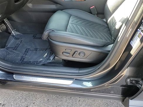 Used 2024 Kia Sorento SX Prestige image 12