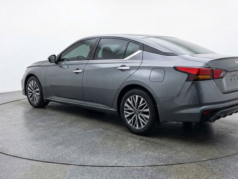 Used 2025 Nissan Altima 2.5 SV FWD image 6