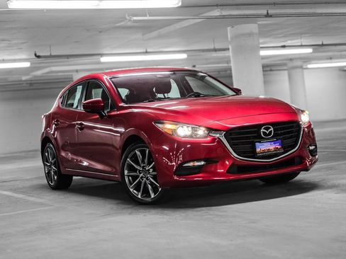 Used 2018 MAZDA MAZDA3 Touring FWD image 4