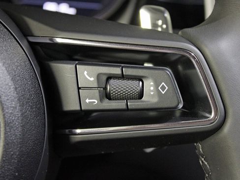 Used 2025 Porsche Macan image 23