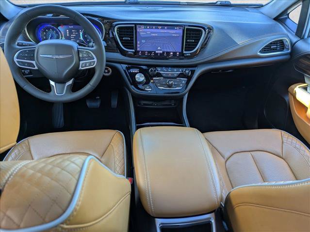 Used 2022 Chrysler Pacifica Pinnacle AWD/4WD image 17