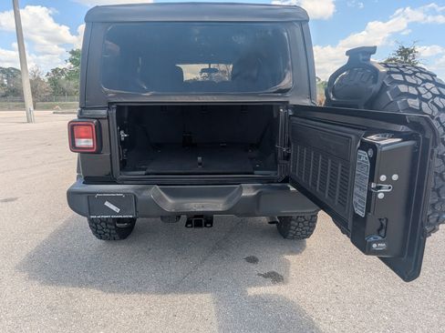 Used 2022 Jeep Wrangler Unlimited Sport image 17